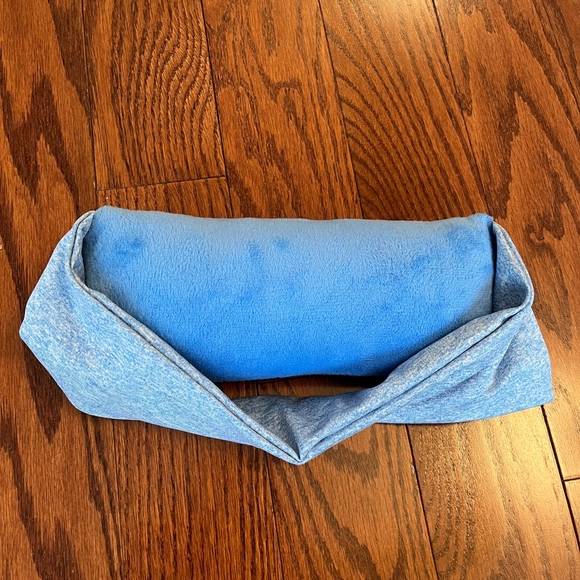 travel neck pillow - small, blue - Picture 2 of 2